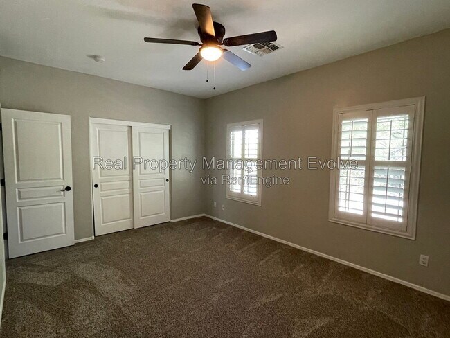 Building Photo - 3632 W Jacksonville Dr