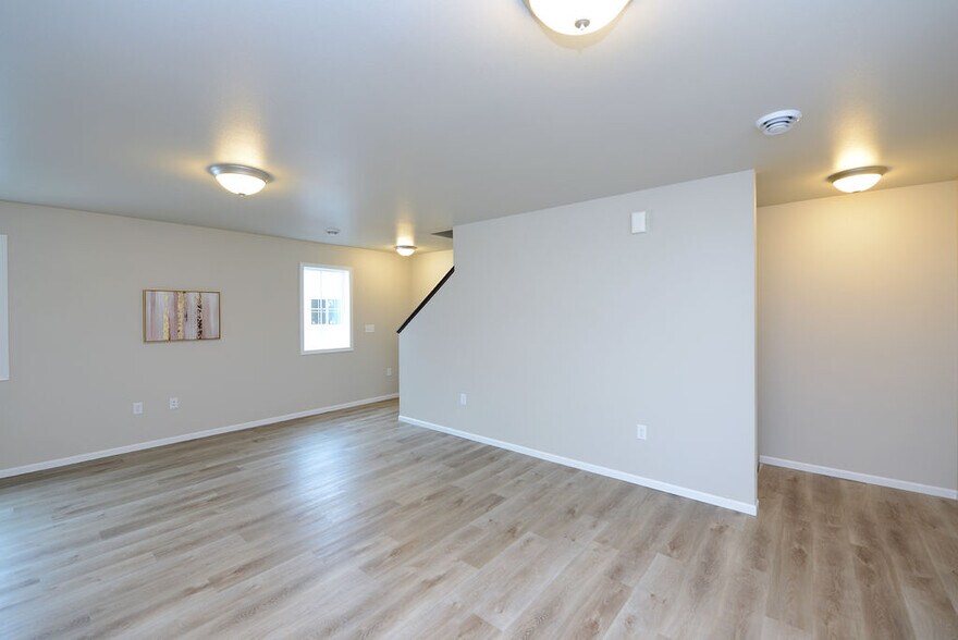 Building Photo - 703 10th Ave N
