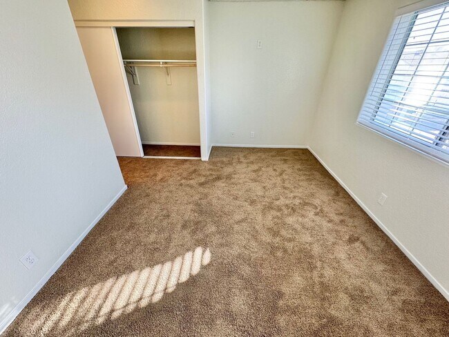 Building Photo - BRIGHT 2-BED CONDO LOCATED CENTRAL LAS VEGAS CONDO