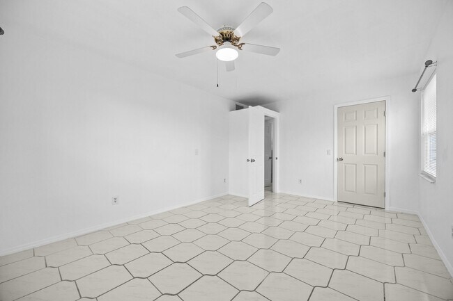 Building Photo - 1742 W Terrace Dr