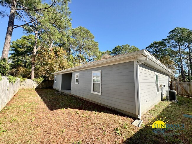 Building Photo - 2247 Wind Trace Rd N