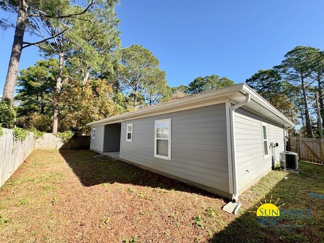 Building Photo - FURNISHED 3-Bedroom, 2-Bath Home with Premium Features in Navarre, Florida!