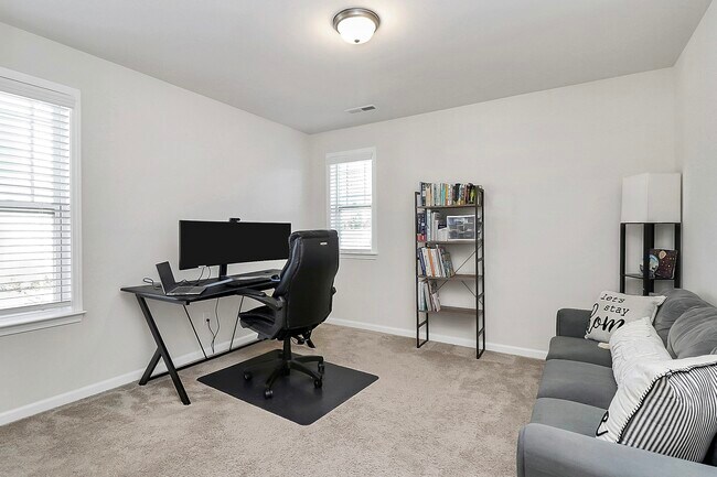 Building Photo - 17022 Carolina Pine Row