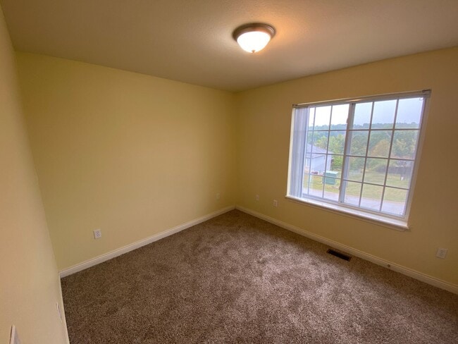 Building Photo - 121 Kale Ct
