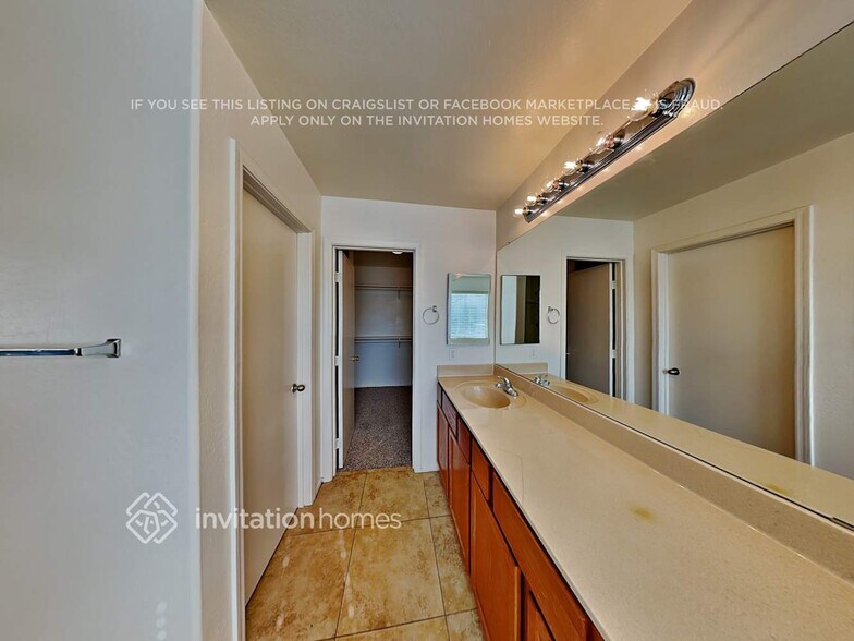 Building Photo - 7116 S 7th Ln