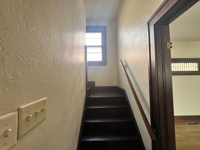 Building Photo - Spacious 4 Bedroom, 2 Bath Home with 3-Car Garage – Near WSU – Available Now!