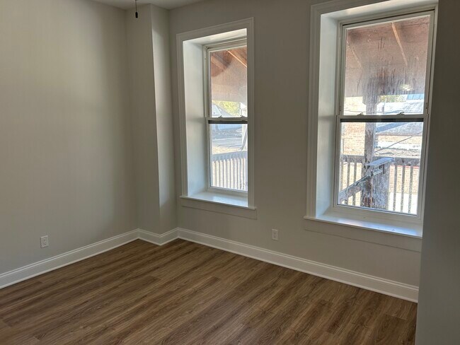 Building Photo - 137 S Batavia Ave