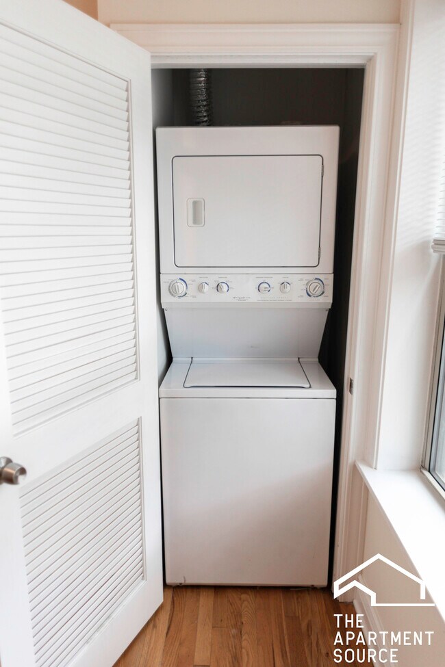 Building Photo - 1210 W Waveland Ave