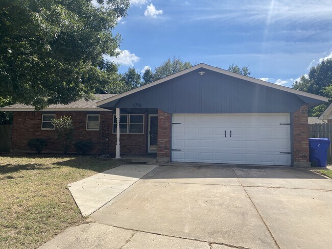 Primary Photo - 1714 Village Dr