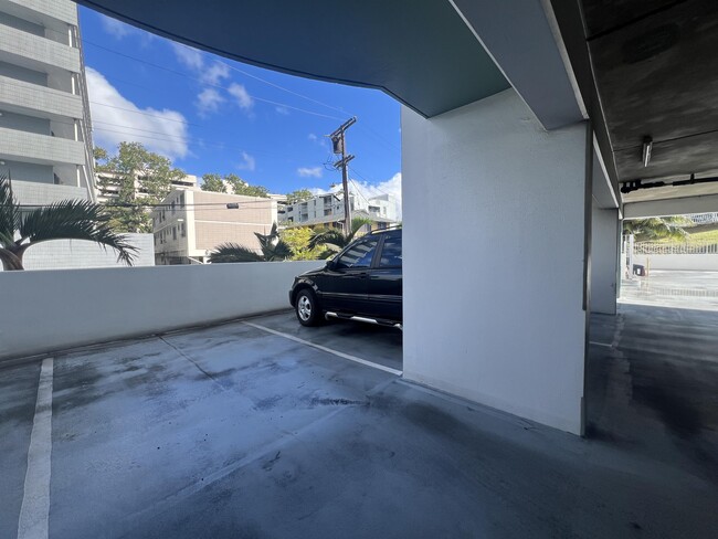 Building Photo - 710 Lunalilo St