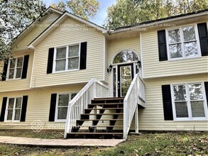 Building Photo - 143 Gerri Dr