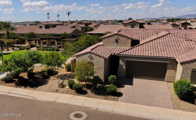 Building Photo - 1914 N 140th Ave