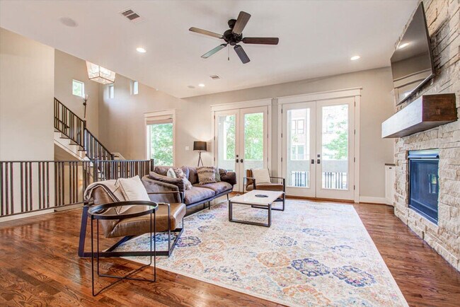 Primary Photo - 2323 Woodhead St