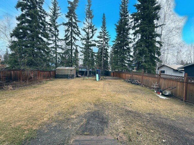 Building Photo - Great 3 Bedroom Home