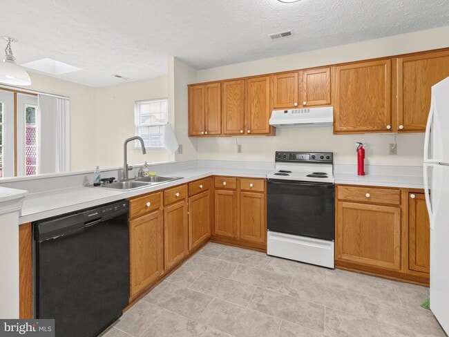 Building Photo - 6120 Gray Wolf Ct