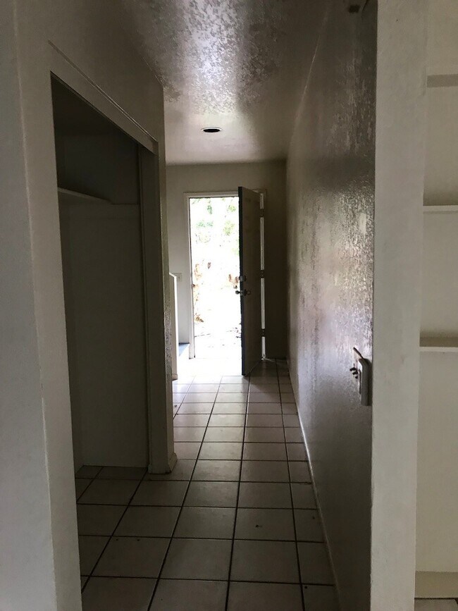 Building Photo - 850 Camino Lindo