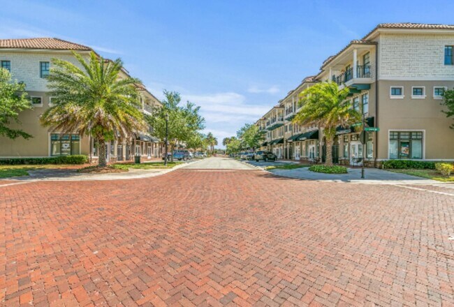 Building Photo - 290 Westlawn Dr