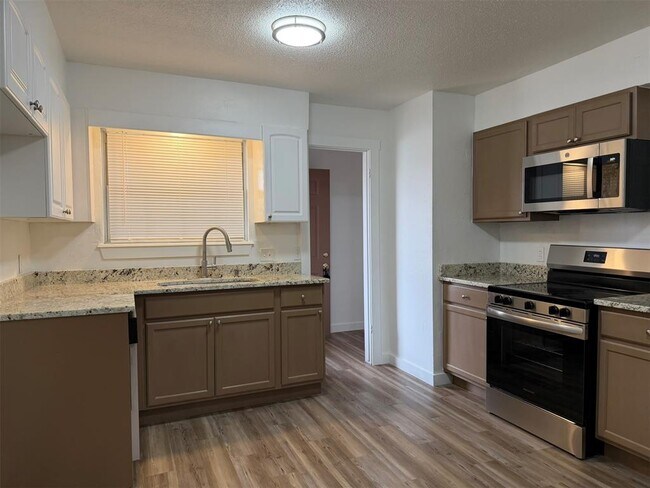 Building Photo - 6505 Cherokee Dr