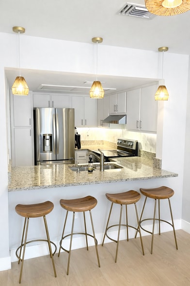 Building Photo - 441 SE 10th St