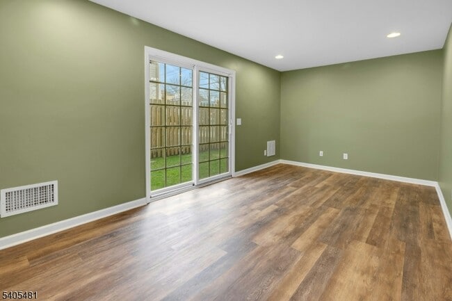 Building Photo - 102 Montgomery St