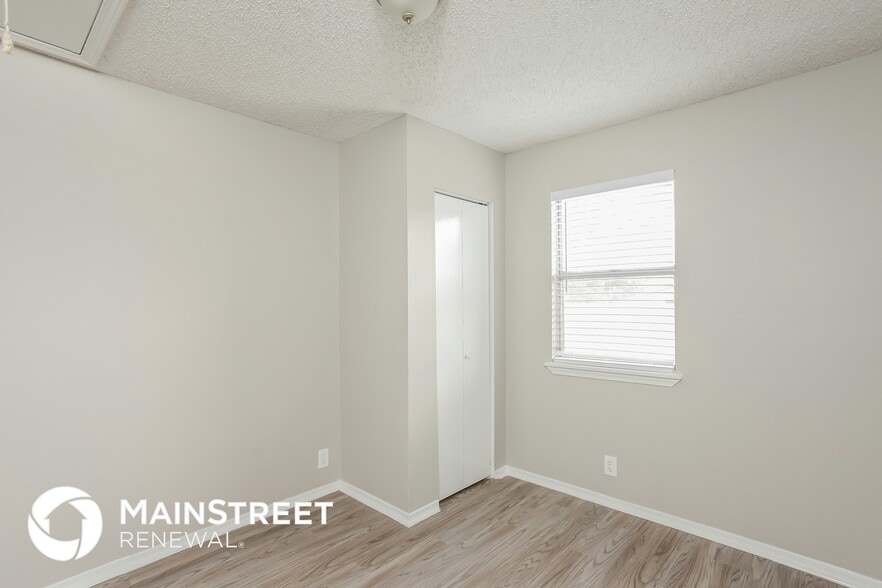 Building Photo - 9054 Chinon