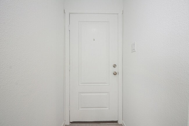 Building Photo - 911 Sandhill Crane Ln