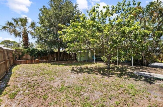 Building Photo - 3915 Iroquois Ave