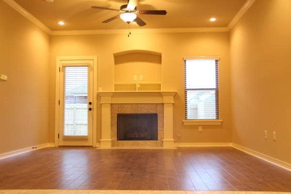 Building Photo - Adorable Home Close to Everything!