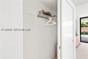 Building Photo - 9901 W Bay Harbor Dr