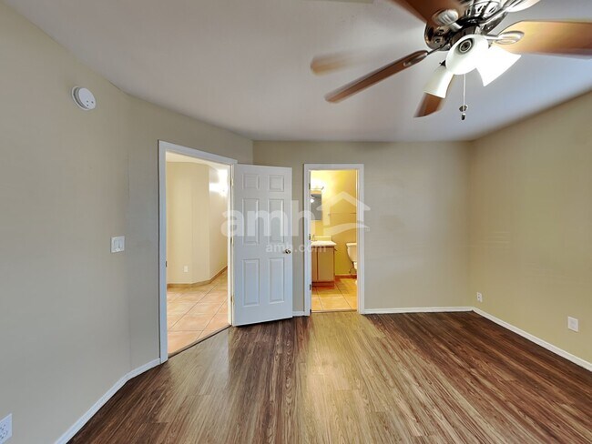 Building Photo - 6449 S Iberia Ave