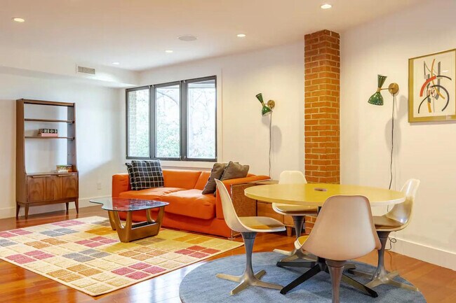 Building Photo - 2720 N Fillmore St