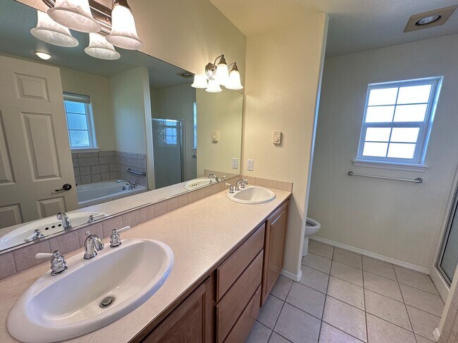 Building Photo - Coeur D'Alene Home