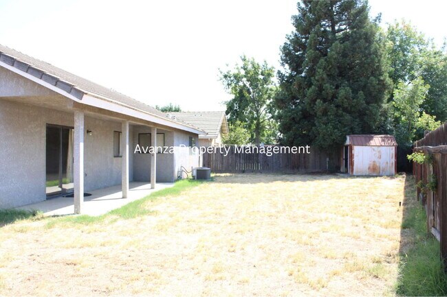 Building Photo - 4 Bedroom/2 Bath Home in Clovis  (Herndon and Armstrong)