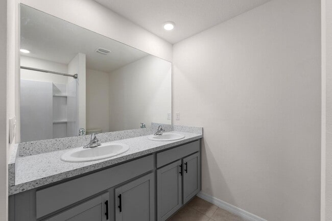 Building Photo - 13692 Thimbleberry Dr