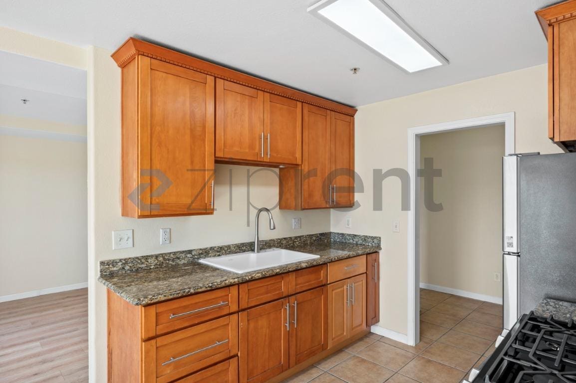 Building Photo - Unit C