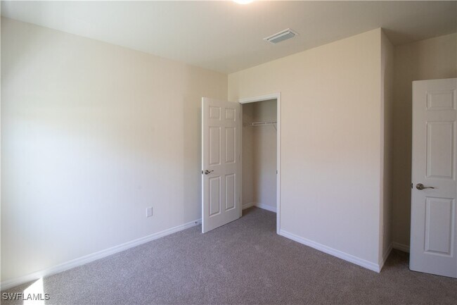 Building Photo - 514 NW 1st Ln