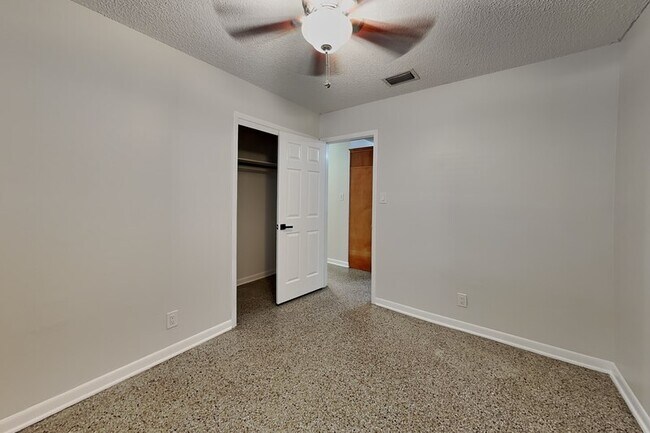Building Photo - 3619 W Cass St