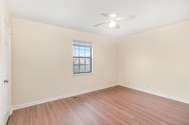 Building Photo - Desirable Brentwood Trace 2 Bedroom Townho...