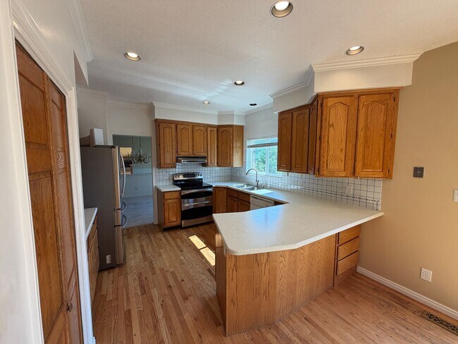 Building Photo - 479 S Palisade Dr
