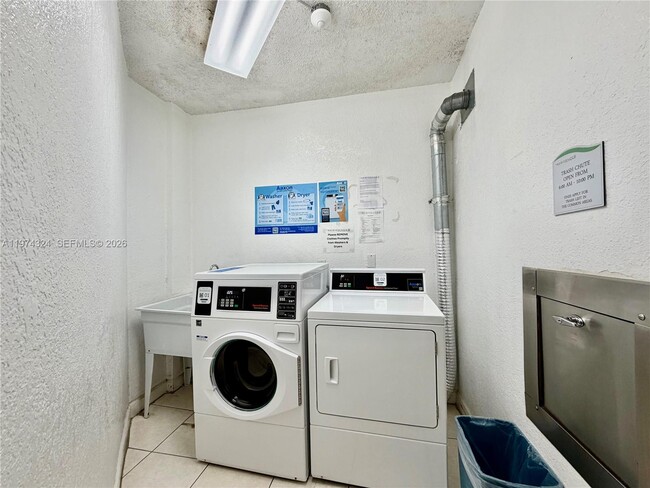 Building Photo - 3001 S Ocean Dr