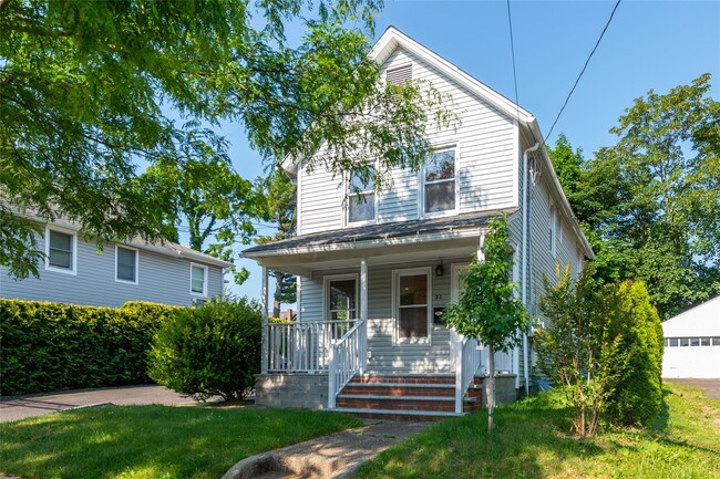 Primary Photo - 32 N Maryland Ave