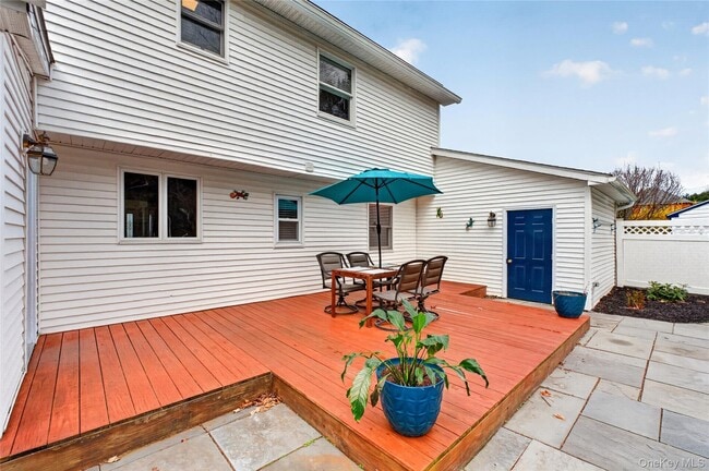 Building Photo - 22 Blossom Hill Dr