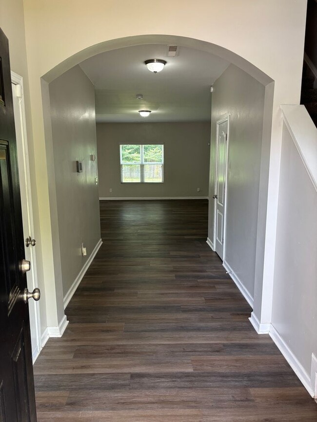 Building Photo - August Rent Free - Four Bedroom Fenced Yar...
