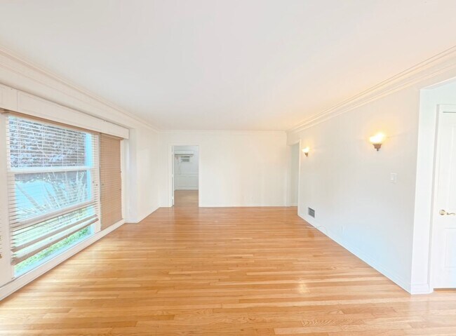 Building Photo - 442 Kelton Ave