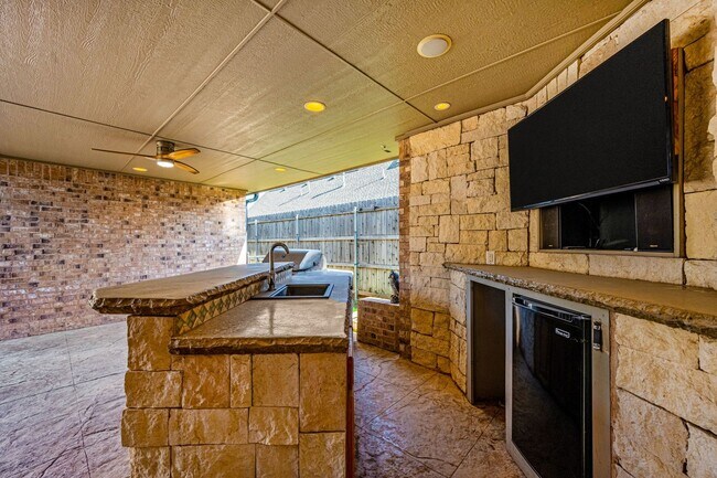 Building Photo - 404 NW 76th- Hot new listing!