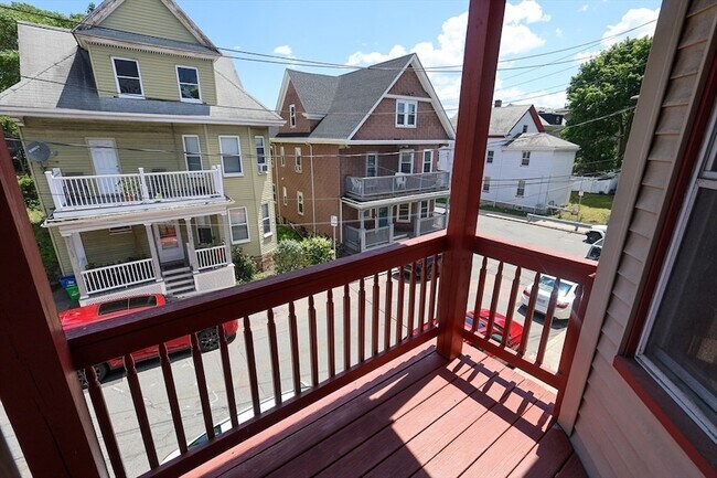Building Photo - 7 Gayland St