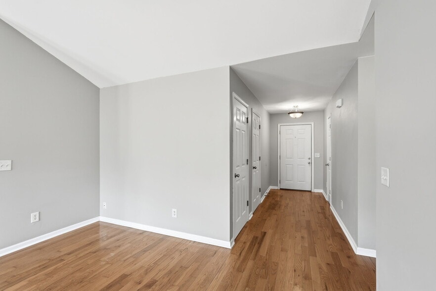 Building Photo - 5055 Blue Goose Ct