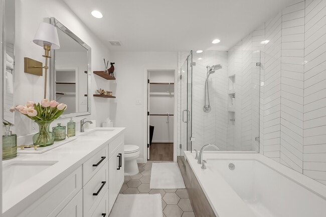 Building Photo - 246 N Walden Elms Cir