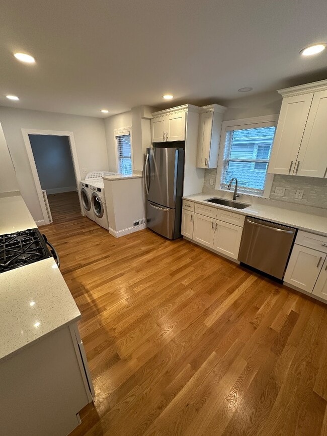 Building Photo - 151 Edinboro St