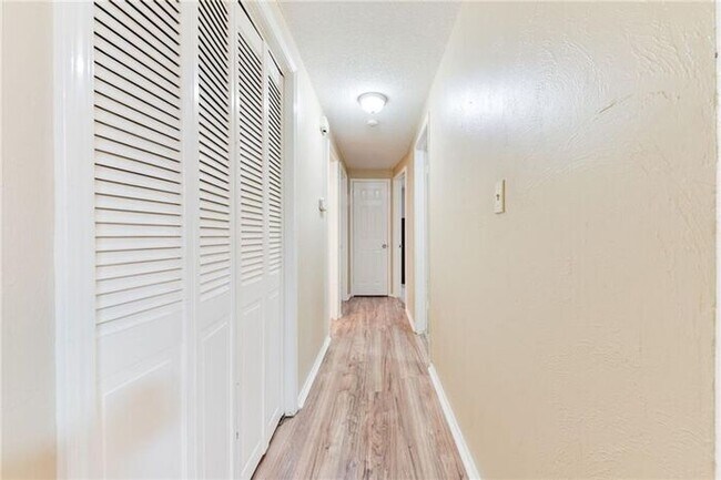 Building Photo - 3 Bed 1 Bath 1 Car in Bethany, OK PC Schools
